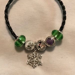 Disney Christmas European bead charm bracelet 🎄🍾